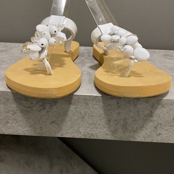 Olivia Miller White Beaded Thong Sandals Size 7/8 - Picture 4 of 9